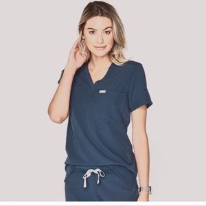 Dark Harbor Catarina One-Pocket Scrub Top